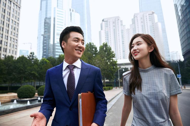 房產(chǎn)中介服務(wù) 價(jià)值、挑戰(zhàn)與未來之路